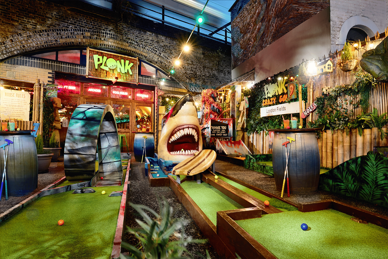 mini golf tours uk